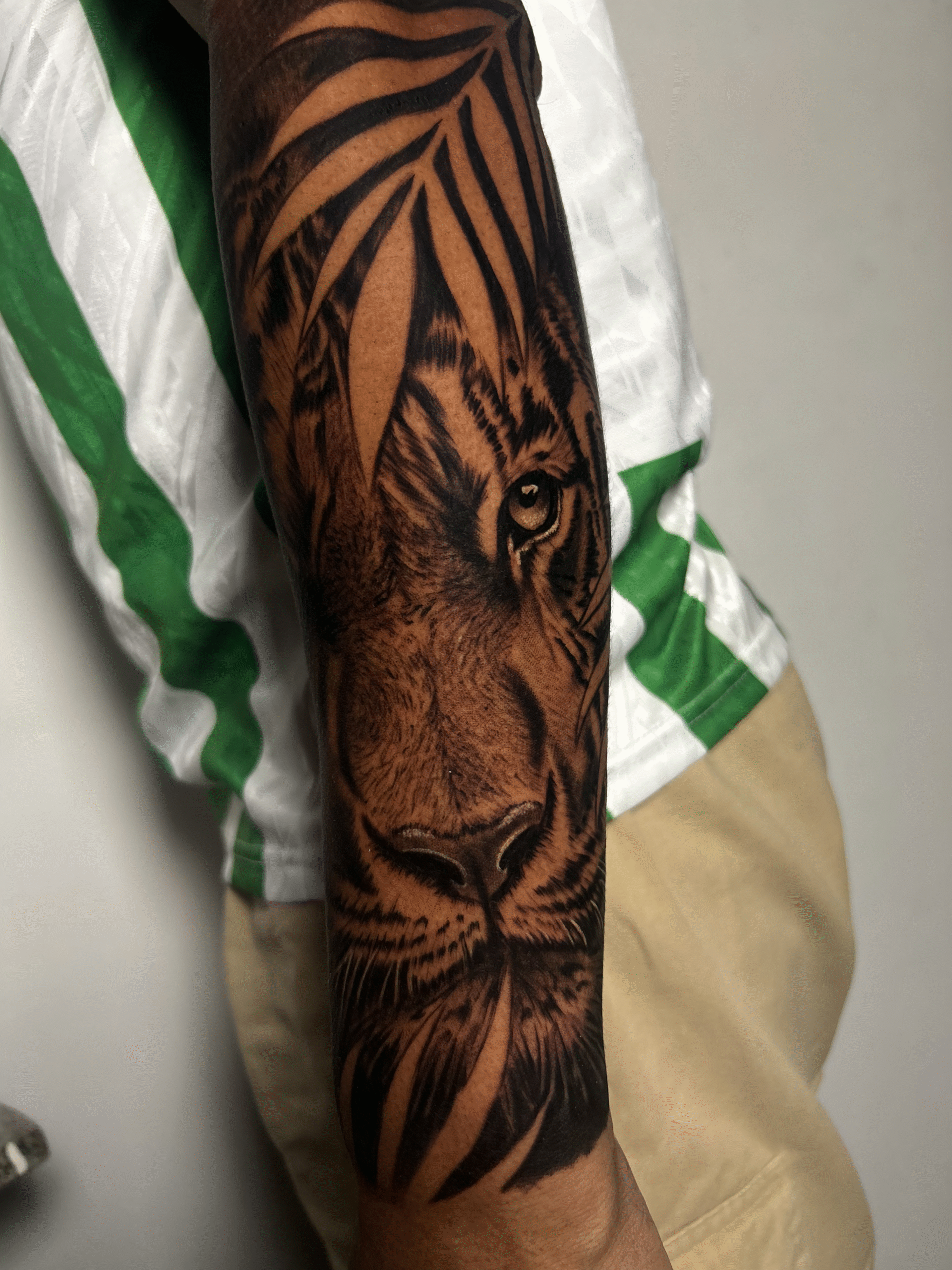 Tatuagem Realista nas costas - Bruninho Ink