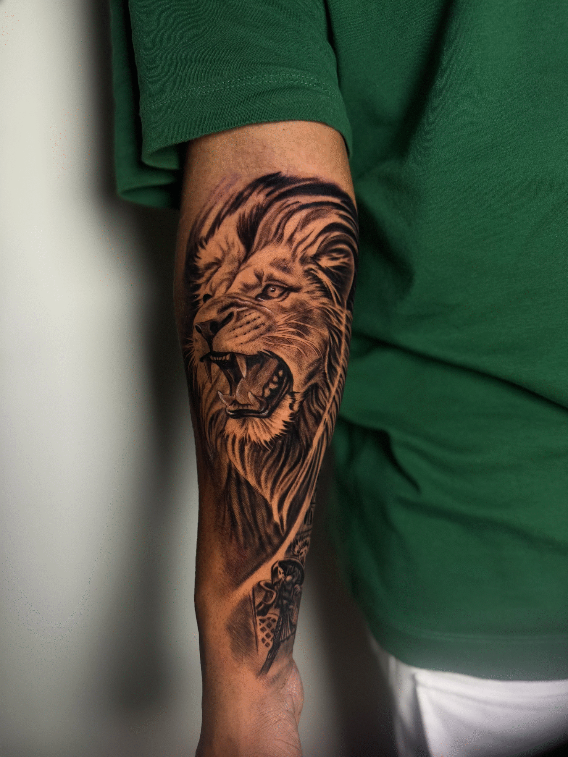 Tatuagem Blackwork fechamento de braço